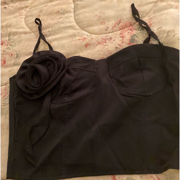 Bustier and matching skirt with a flower 🌺 - Picture 2 of 9